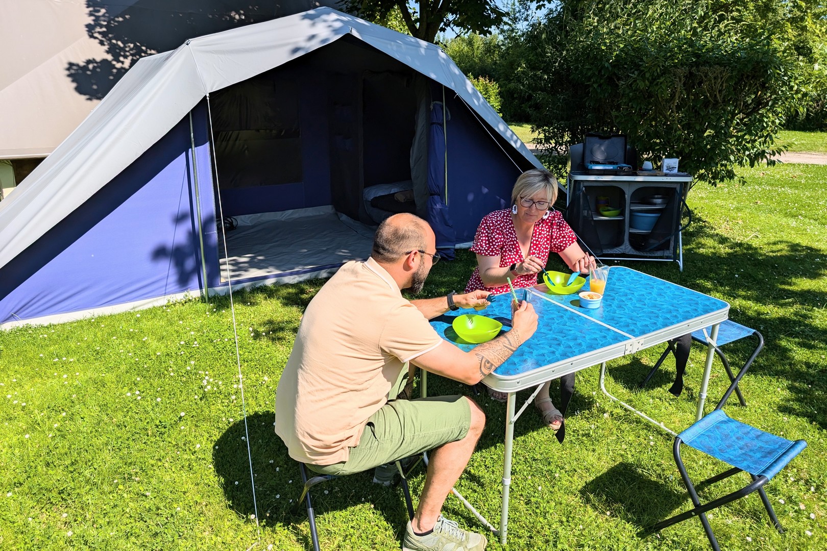 Tente-prêt-à-camper-camping-port-de-plaisance-peronne